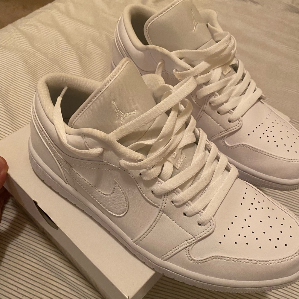 Low white Jordan 1